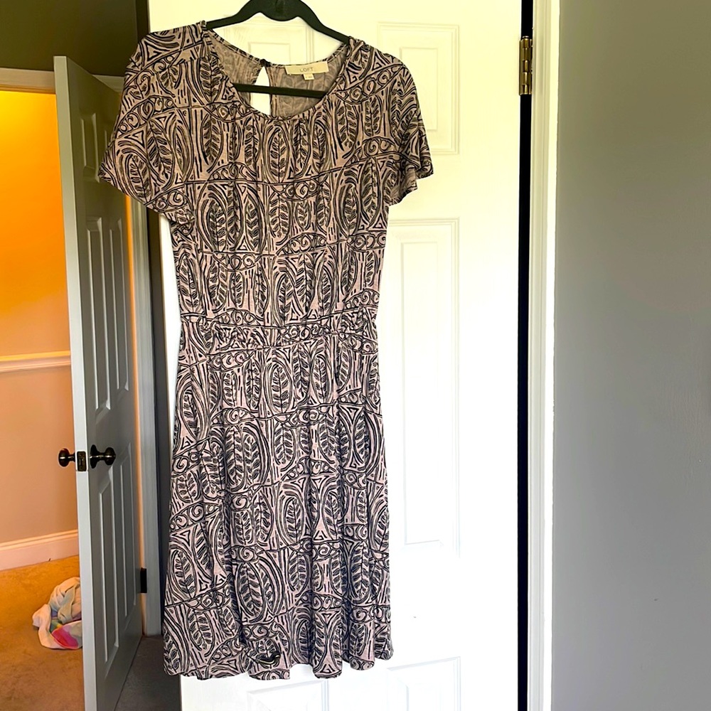 Loft dress, tan-ish with black leaf detail, lightweight jersey fee! NWT